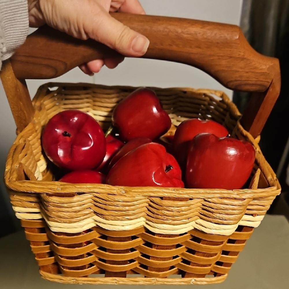 Farmhouse Foxcreek Basket W/ Wooden Apples